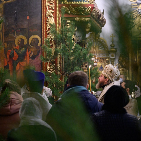 Торжественное богослужение состоялось в Троицком соборе города Пскова в Рождественскую ночь